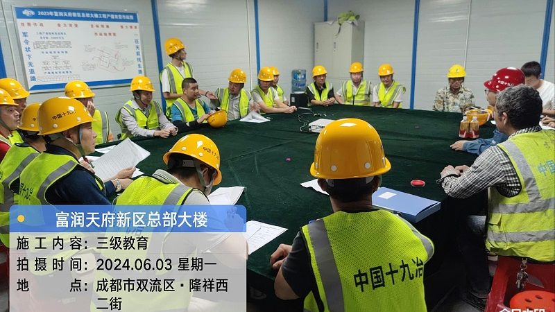 在翻译过程中，要注意语言规范，避免出现中式英语。以下是一些常见的中式英语表达：